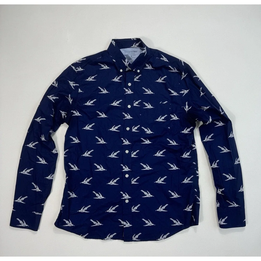Banana Republic Luxe Poplin Untucked Standard Fit Mens Medium Navy Bird Print